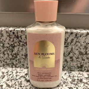Sun Blooms & Suede bath and body work body lotion